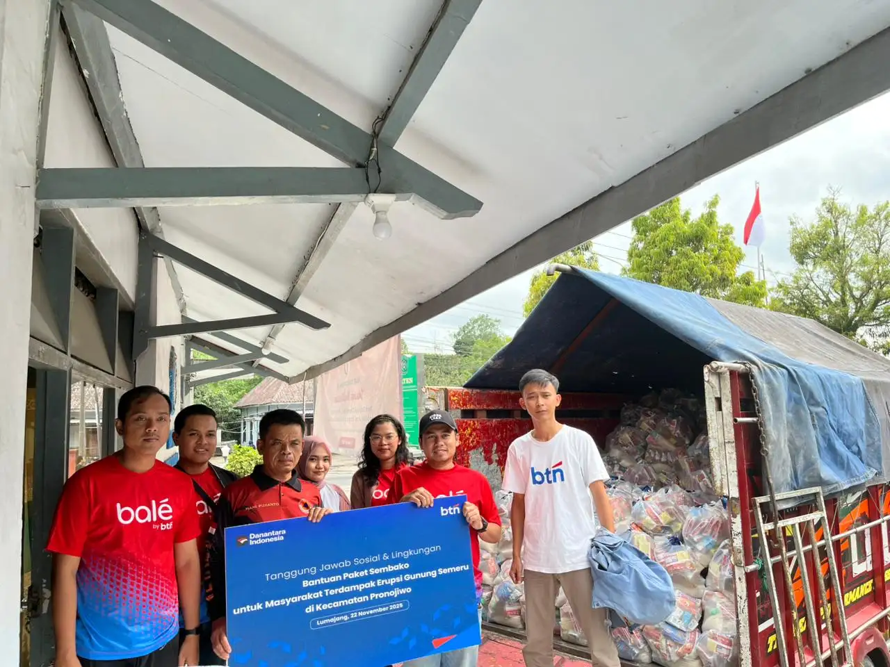 BTN Salurkan Bantuan untuk Warga Terdampak Erupsi Semeru2