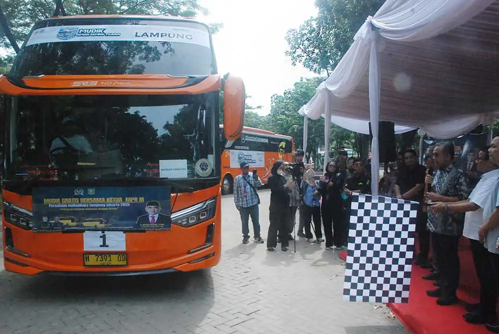 ketua-mpr-ri-ahmad-muzani-lepas-15-unit-bus-mudik-gratis-tujuan-lampung