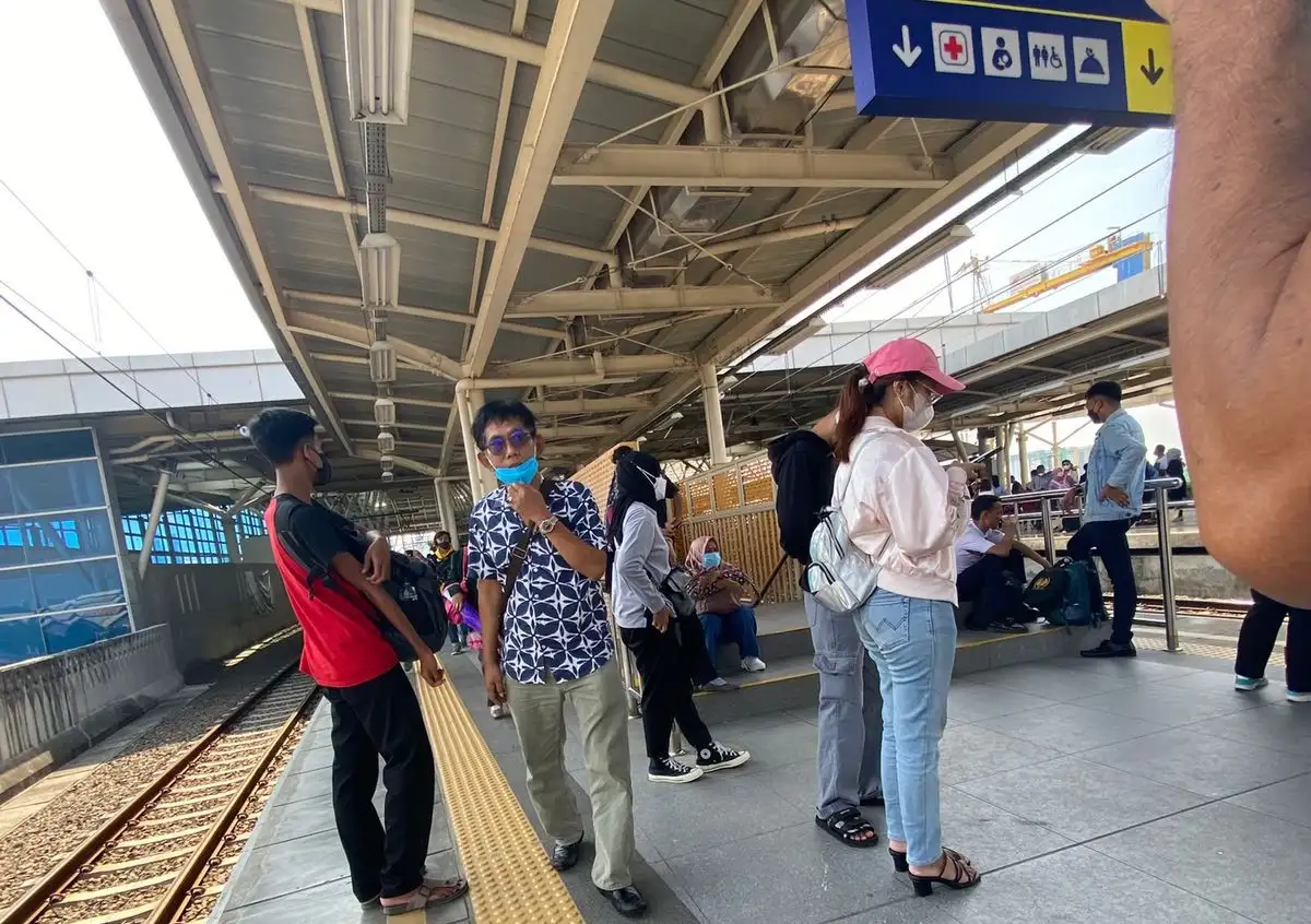 Potret Para Penumpang KRL di Jakarta4