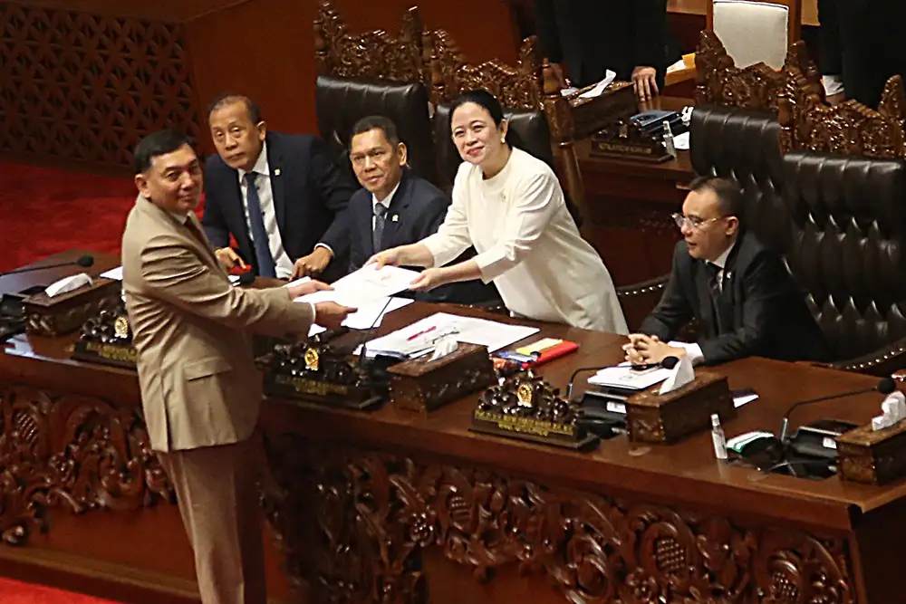 paripurna-dpr-sahkan-ruu-tni-manjadi-uu