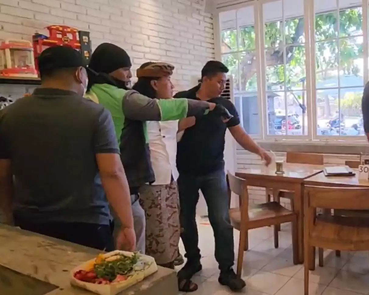 Kepala Desa Peras Investor Rp 10 Miliar2