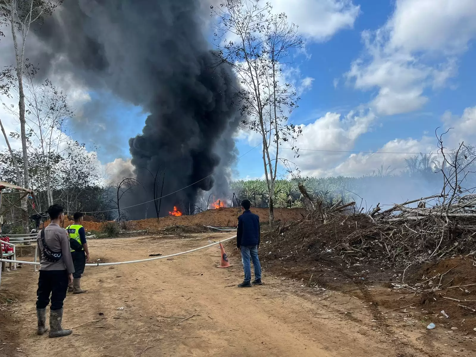 Tambang Minyak Cong di Sumsel Mengkhawatirkan5