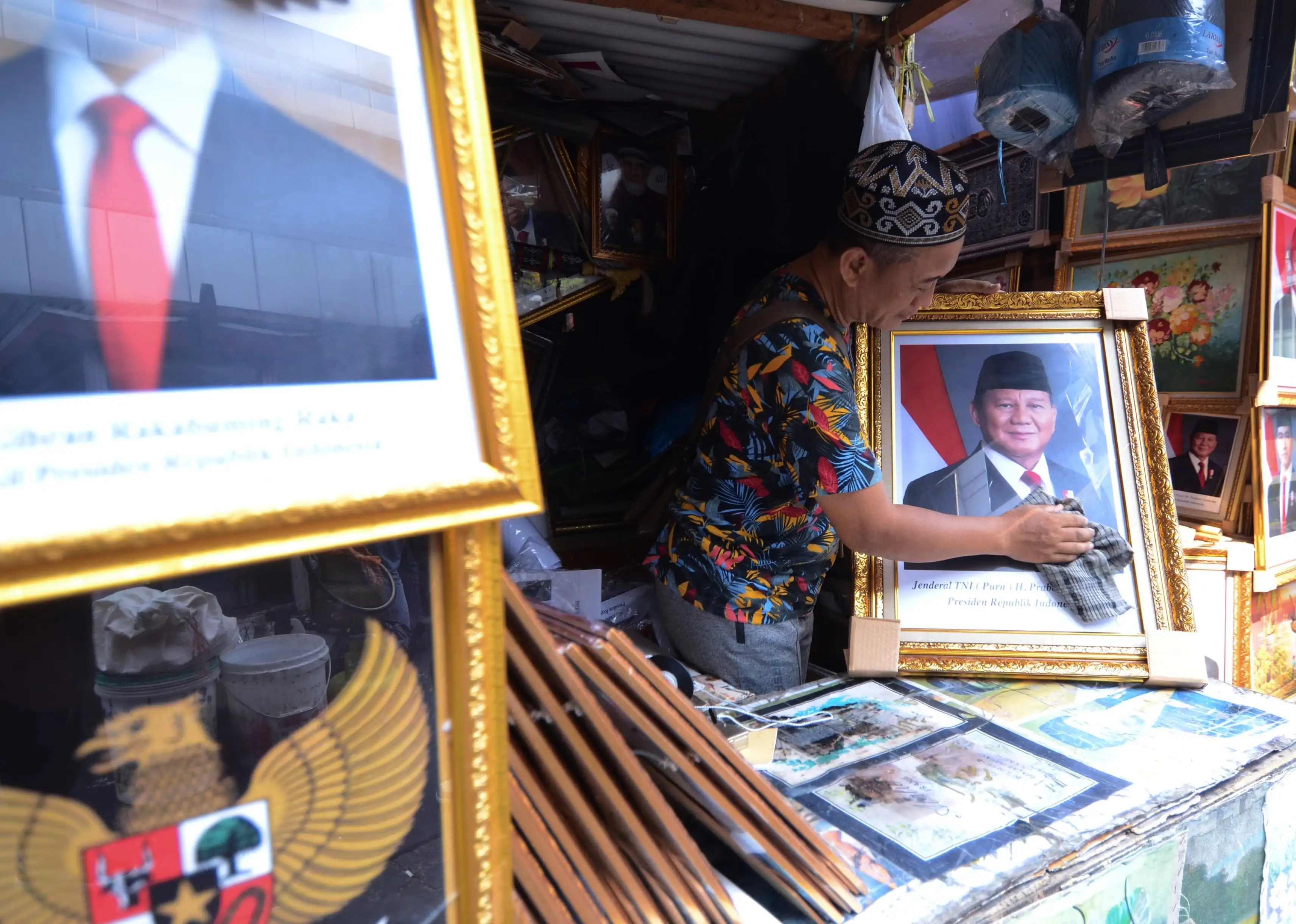 Penjualan Bingkai Foto Prabowo - Gibran Meroket3