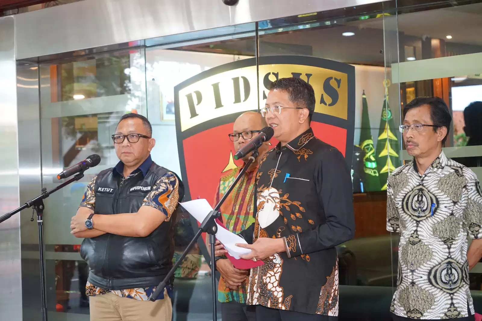 6 Tersangka Korupsi Jalur KA Medan Rp 1,3 Triliun3