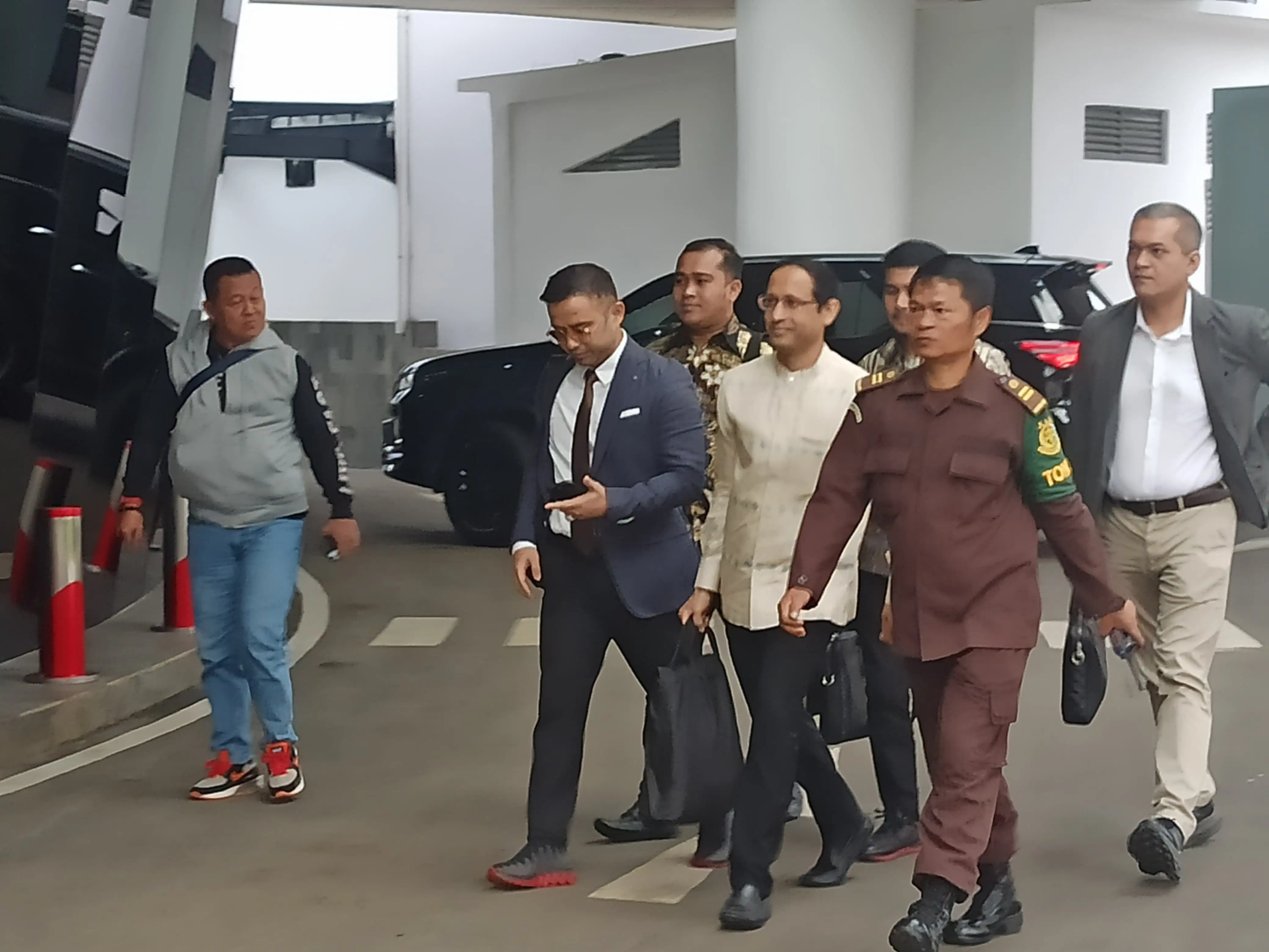 Nadiem Makarim Diperiksa Kejagung soal Korupsi Laptop Chromebook7