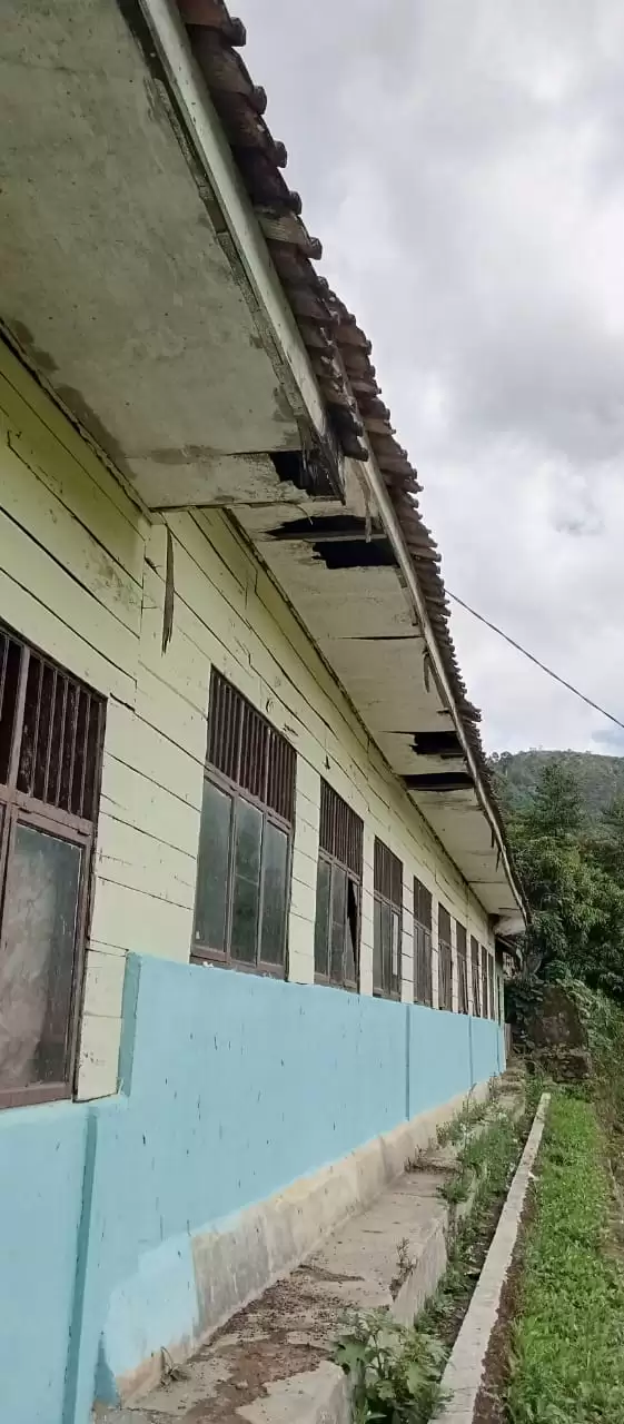 potret-sekolah-di-lampung-berdinding-papan-hingga-ruangan-belajar-disekat-gorden-dan-triplek