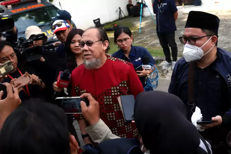 Tangis Keluarga Korban Kecelakaan KM 582