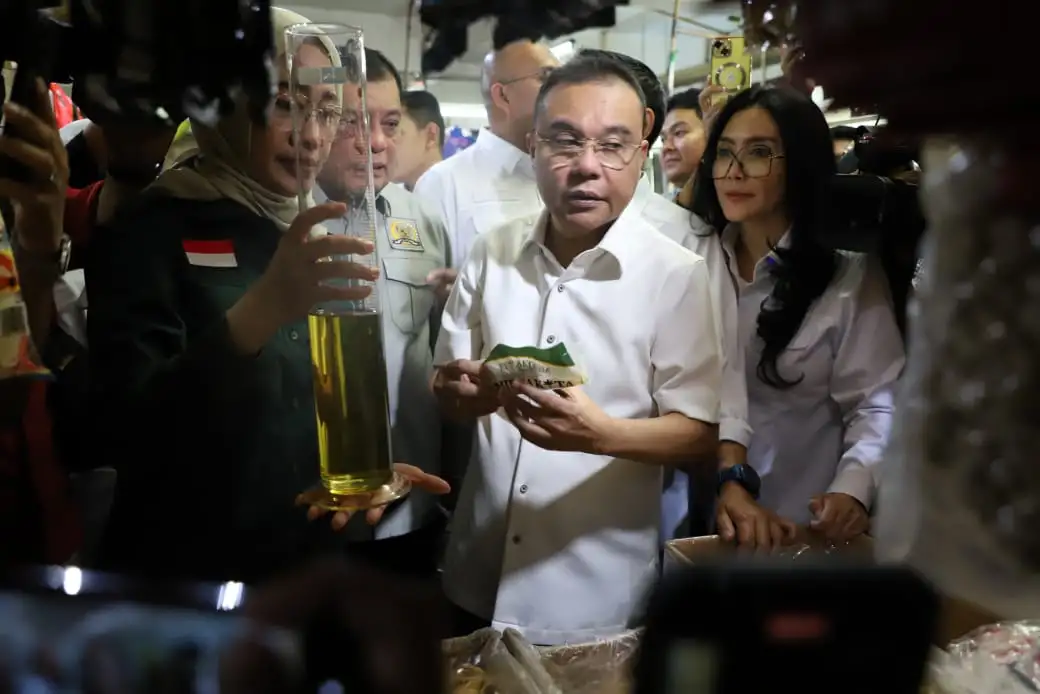 Pimpinan DPR Sidak MinyaKita di Pasar Kramat Jati1