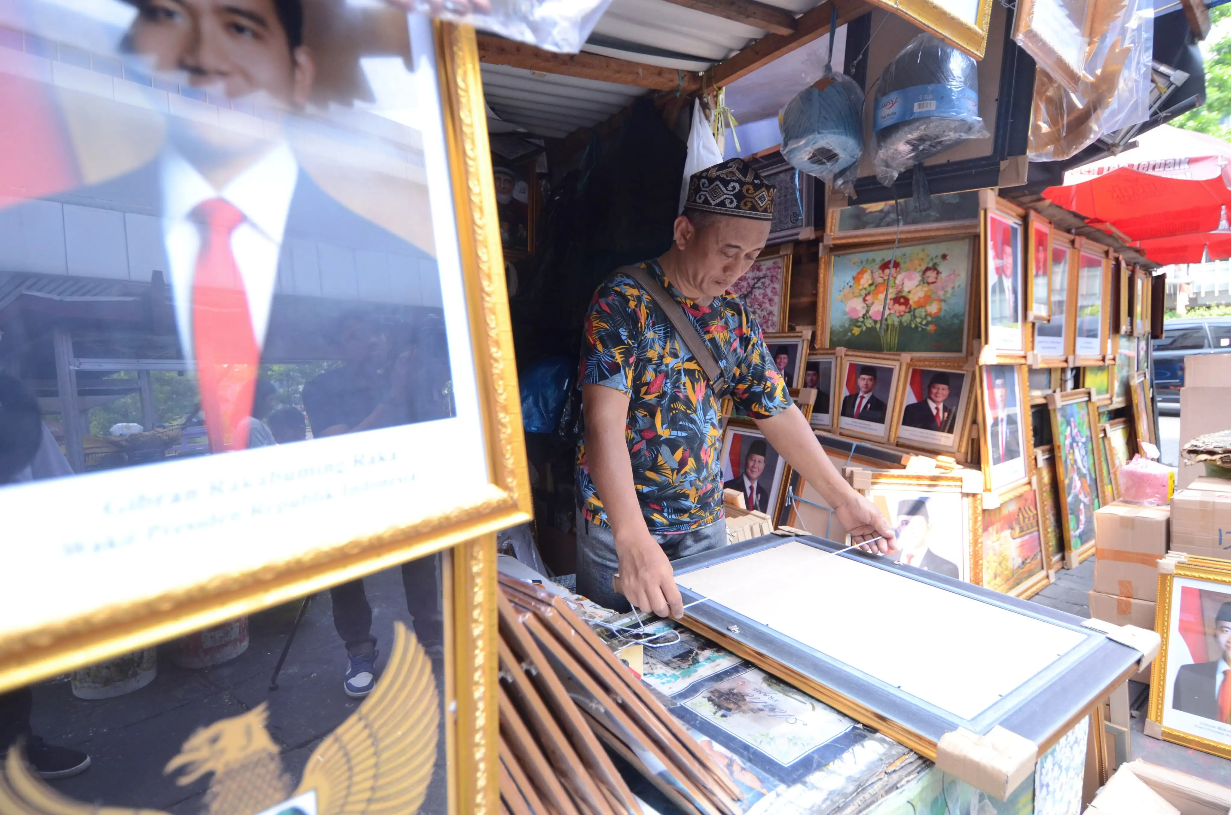 penjualan-bingkai-foto-prabowo-gibran-meroket