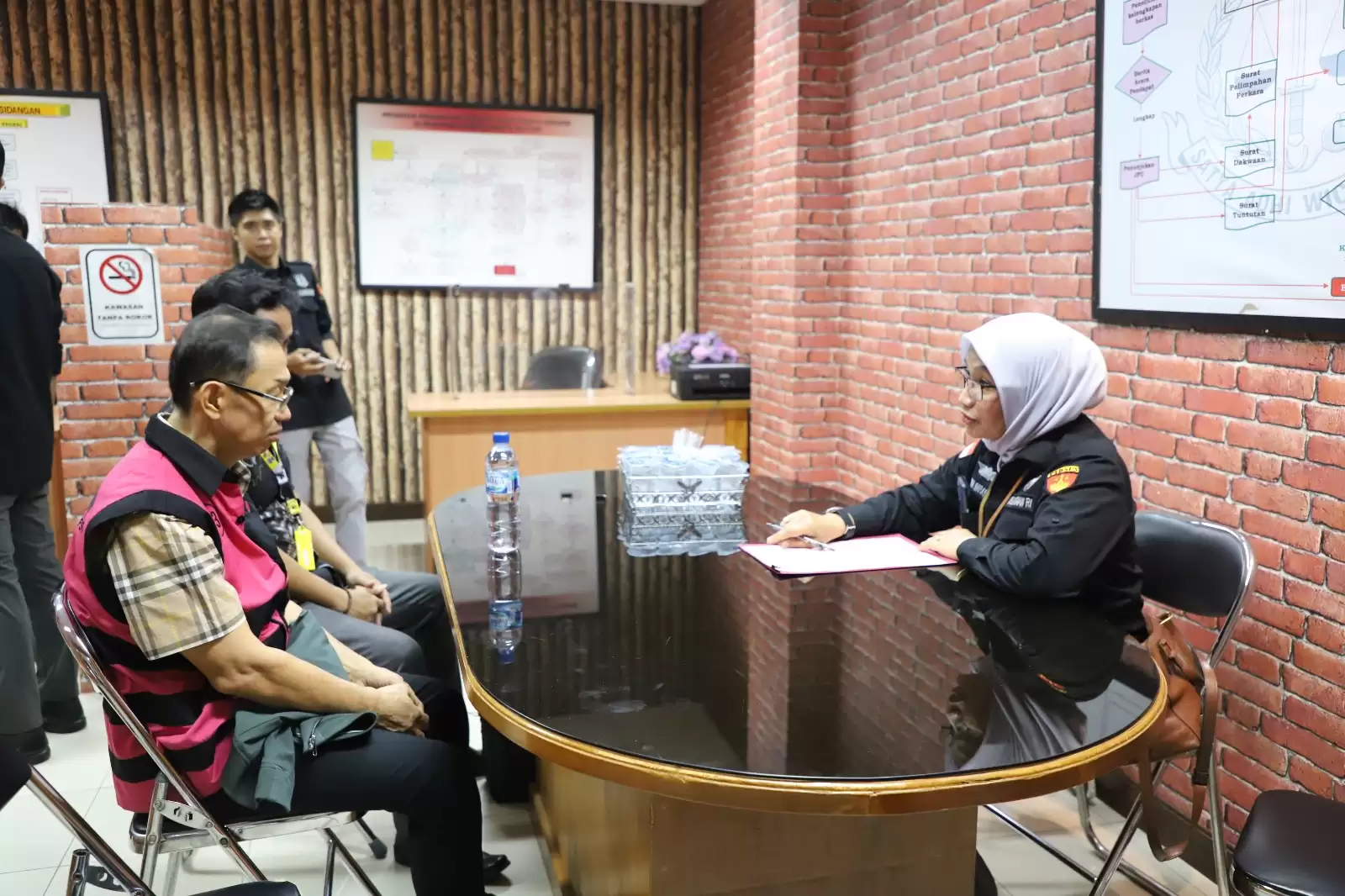 Penampakan Dua Petinggi CV VIP Usai jadi Penghuni Rutan Kejagung, Terangka Korupsi Timah8