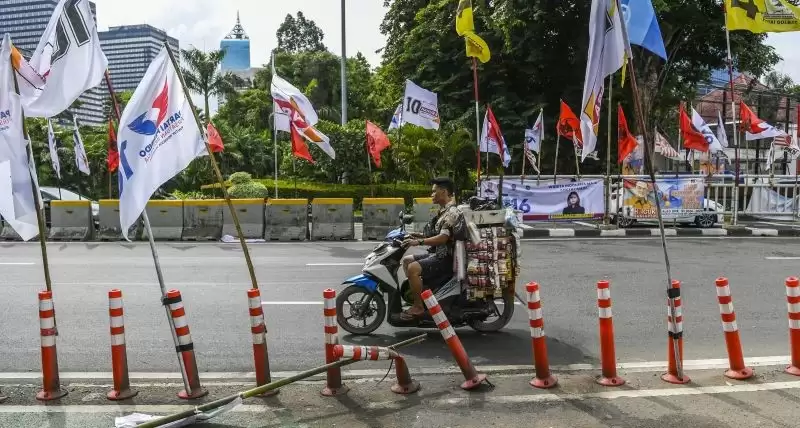 apk-dipasang-di-stick-cone-pembatas-jalur-sepeda