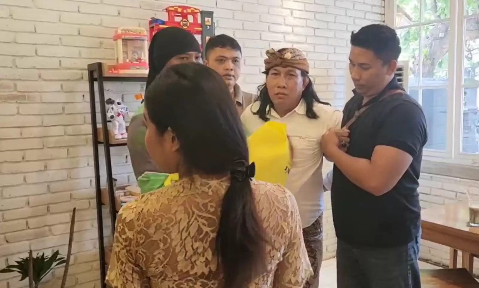 kepala-desa-peras-investor-rp-10-miliar