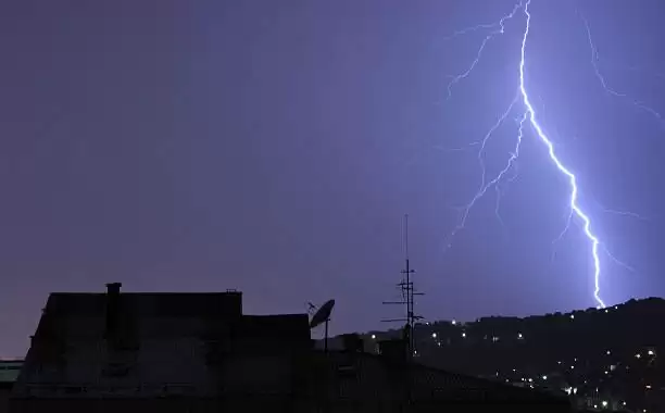 Ilustrasi - Hujan disertai petir