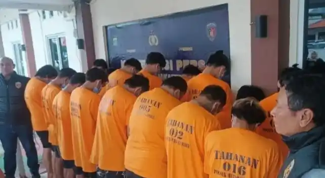 20 tersangka penipuan melalui aplikasi kencan (foto: Antaranews)