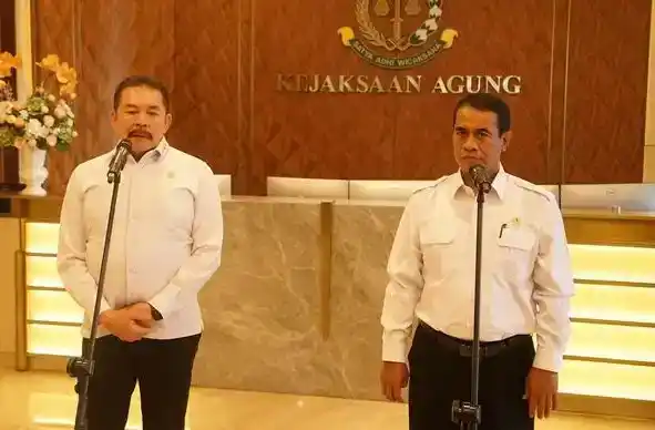 Menteri Pertanian (Mentan) Andi Amran Sulaiman (kanan) dan Jaksa Agung ST Burhanuddin (kiri) (Foto: Dok MI)