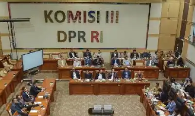 DPR sahkan 5 pimpinan dan dewas KPK, Kamis (5/12/2024)