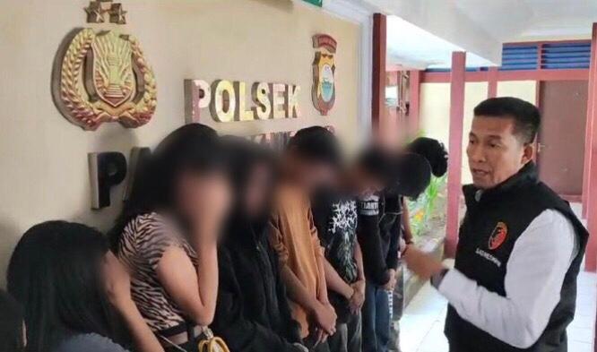 10 orang di Makassar ditangkap terkait dugaan prostitusi online. [Foto: Ist]