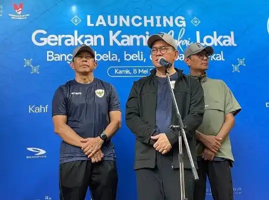 Menteri Perdagangan Budi Santoso (Tengah) dalam Acara Peluncuran Gerakan Kamis Pakai Lokal di Kantor Kementerian Perdagangan, Jakarta, Kamis (8/5/2025). (Foto: Repro)