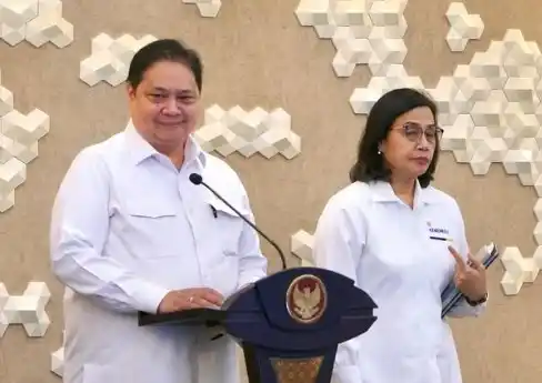 Menteri Koordinator Bidang Perekonomian, Airlangga Hartarto dan Menteri Keuangan Sri Mulyani Indrawati (Foto: Repro)