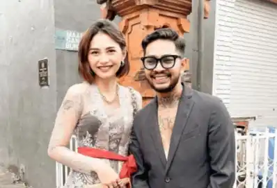 Aktris Onadio Leonardo bersama sang istri Beby Prisillia Gustiansyah (Foto: Istimewa)