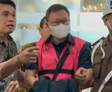 Amir Syahbana, Kadis ESDM Babel mengenakan rompi tahanan Kejagung (Foto: Dok MI)