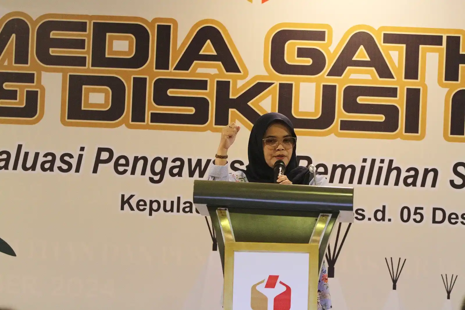 Anggota Bawaslu RI, Lolly Suhenty saat memberikan sambutan dalam kegiatan Media Gathering dan Diskusi Media di Bintan, Tanjung Pinang, Kepulauan Riau. Foto: Monitor Indonesia