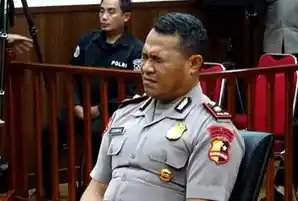 Anggota Brimob Polda Metro Jaya, Kompol Cosmas Kaju Gae menjalani sidang etik di ruang sidang TNCC Polri, Jakarta, Rabu (3/9/2025)