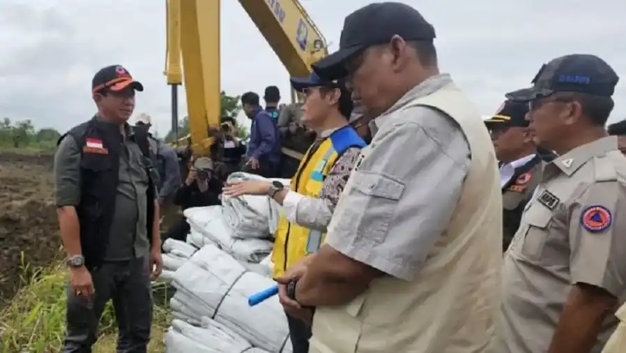 Badan Nasional Penanggulangan Bencana (BNPB) bergerak cepat menangani tanggul jebol di Kabupaten Grobogan, Jawa Tengah (Foto: Dok BNPB)