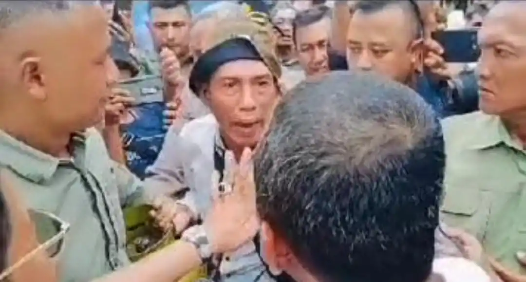 Effendi, warga kelurahan Cibodasari Kecamatan Cibodas Kota Tangerang memarahi Menteri ESDM Bahlil Lahadalia di kawasan Perumnas 1, Tangerang. (Foto: Dok MI)