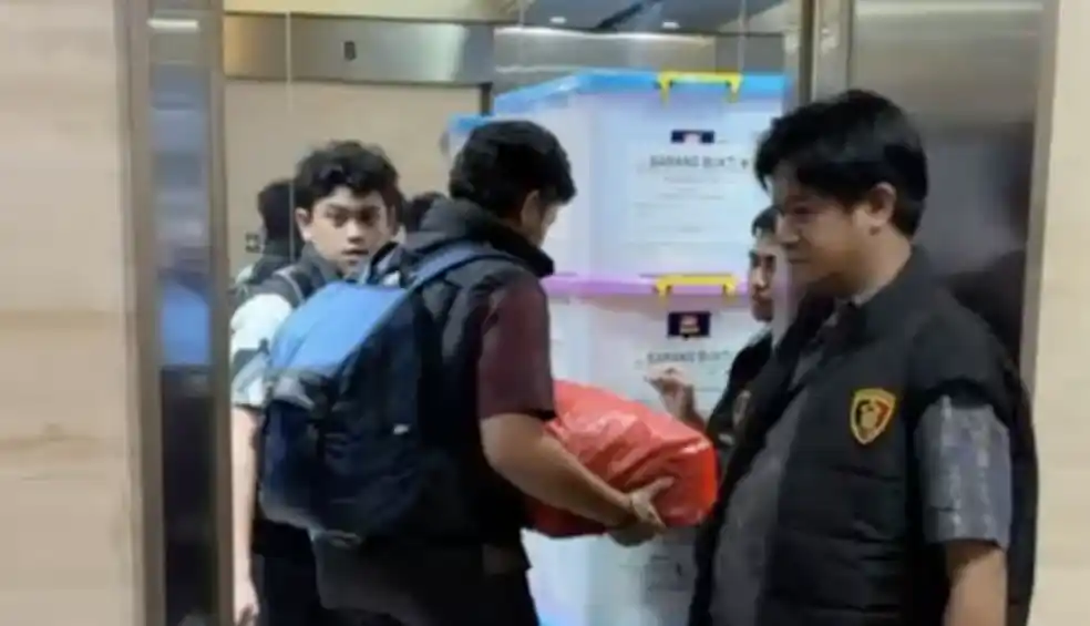 Bareskrim Polri menggeledah Kantor Pusat Dana Syariah Indonesia (Foto: Tangkapan Layar)