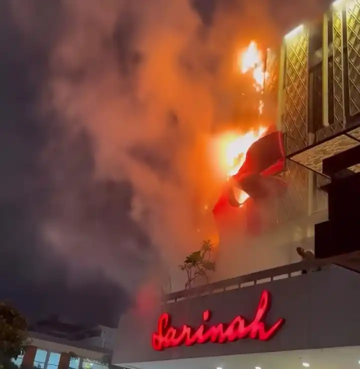 Billboard Elektronik di Gedung Sarinah Terbakar (Foto: Tangkapan Layar)