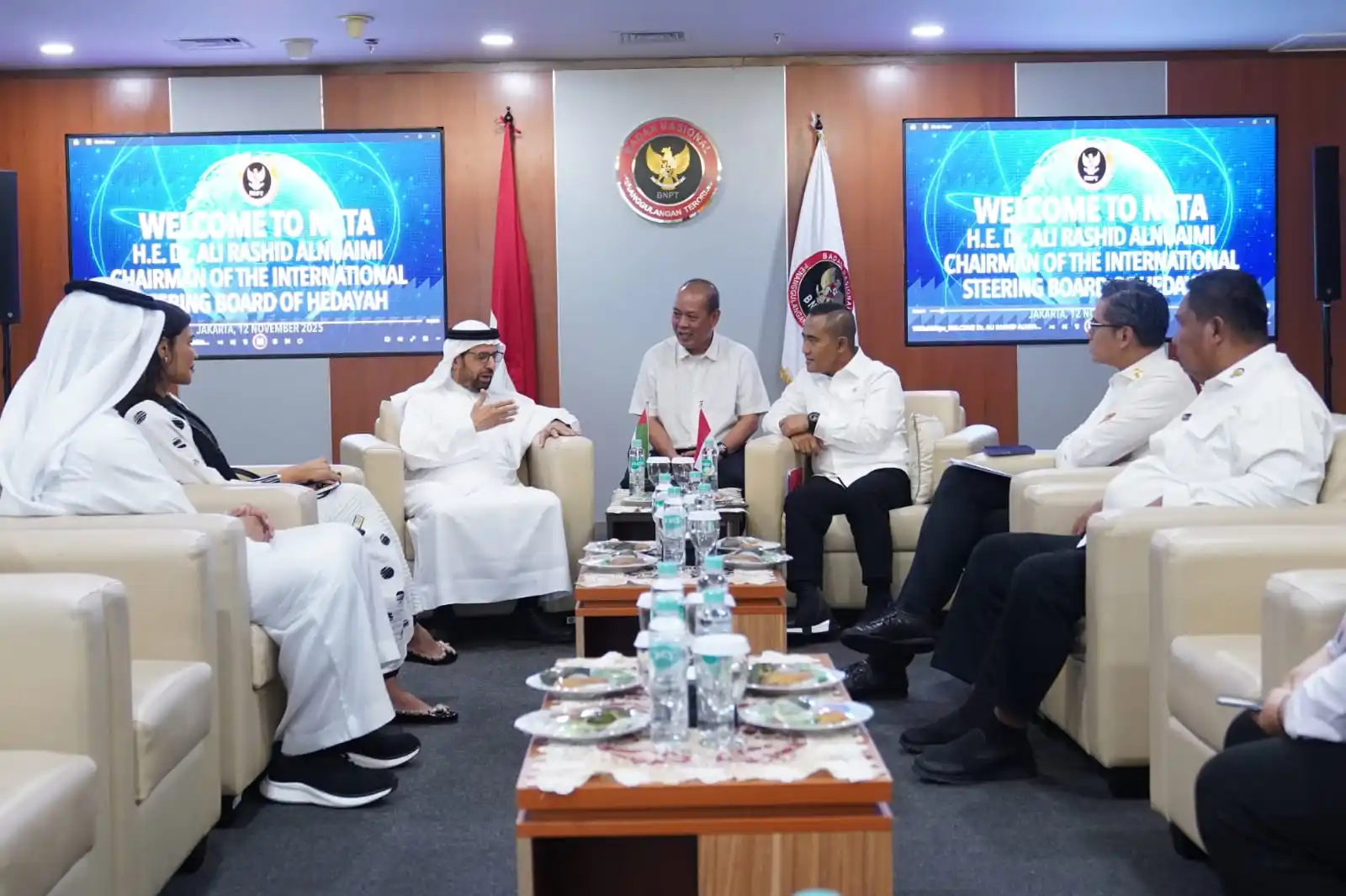 Kepala BNPT, Komjen Pol (Purn) Eddy Hartono saat menerima kunjungan kehormatan Chairman of the International Steering Board of Hedayah, Dr. Ali Rashid Alnuaimi, Jakarta, Rabu (12/11).