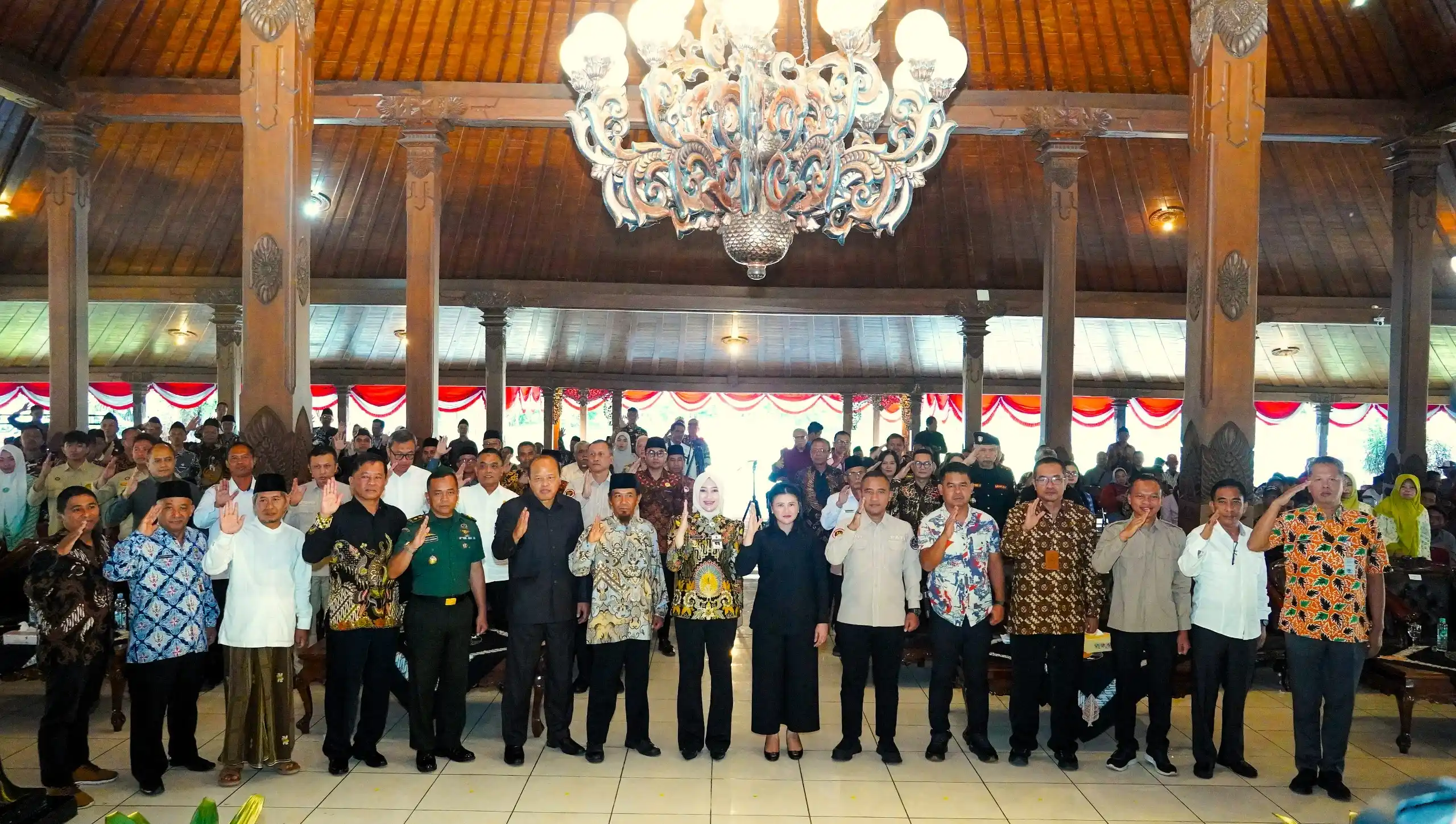 Badan Nasional Penanggulangan Terorisme (BNPT) menggelar Kegiatan Dialog Kebangsaan Bersama Organisasi Kemasyarakatan Keagamaan, Tokoh Agama, dan Tokoh Masyarakat di Pendopo Pengayoman Temanggung pada Kamis (7/8). (Foto: dok BNPT)