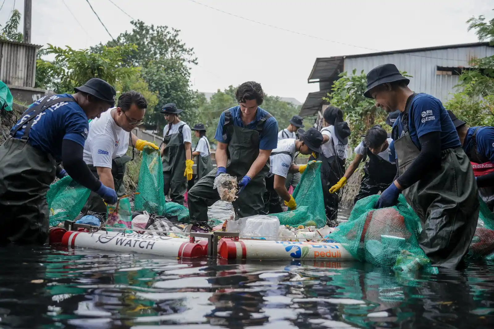 BRI Peduli Ajak Generasi Muda Jaga Ekosistem Sungai dan Peduli Lingkungan [Foto: Doc. BRI]