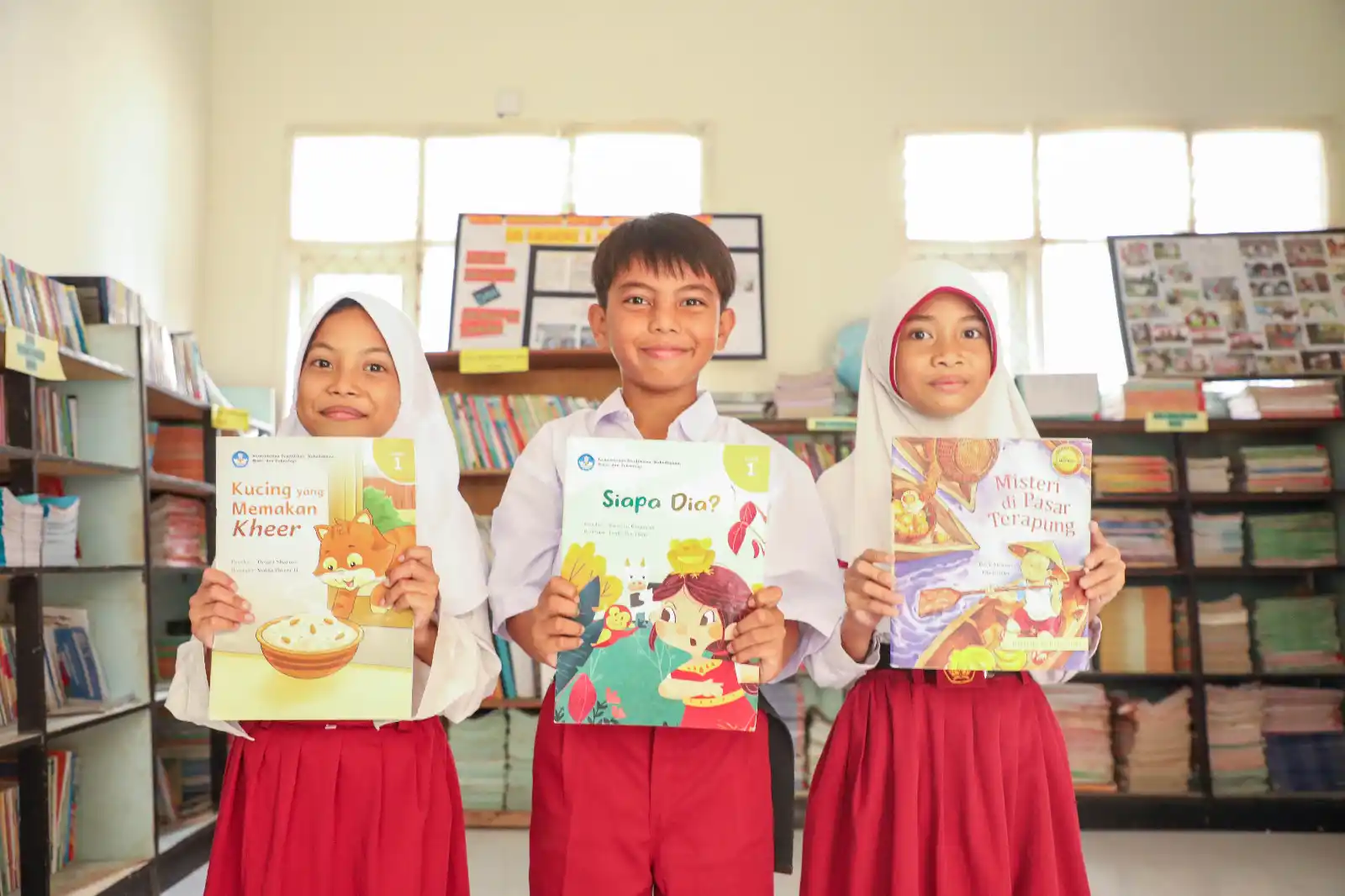 Program Literasi Anak Negeri BRI Peduli dilaksanakan di SD Negeri (SDN) 1 Malaka yang berlokasi di Kec. Pemenang, Kab. Lombok Utara, Provinsi Nusa Tenggara Barat (NTB). [Foto: Doc. BRI]