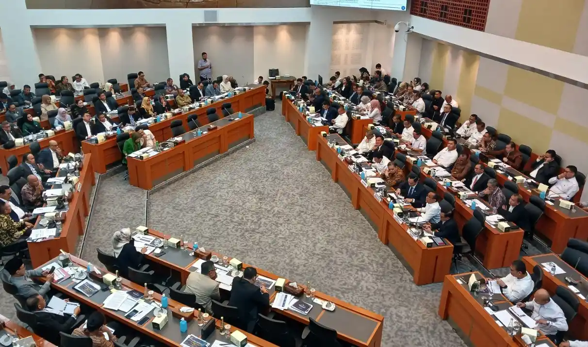 Rapat kerja dengan Badan Anggaran (Banggar) DPR RI di Kompleks Parlemen, Senayan, Jakarta Pusat, Senin (2/12/2024).