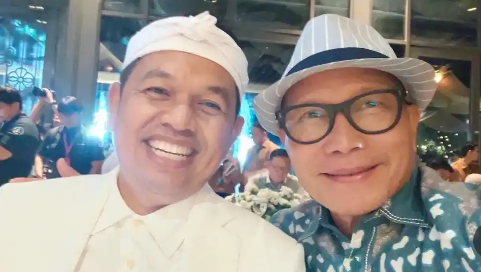 Ketua DPRD Jabar,  Buky Wibawa saat Selfie (Swafoto) bersama dengan Dedi Mulyadi, Gubernur Jabar terpilih. (Foto: Instagram/@buckywikagoe)