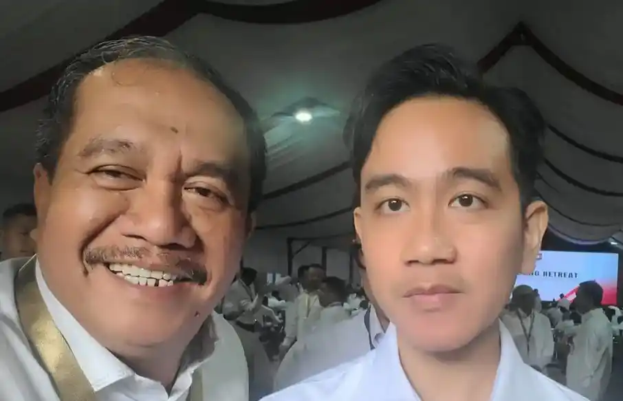 Bupati Asahan, Taufik Zainal Abidin Siregar (kiri) bersama Wakil Presiden RI, Gibran Rakabuming Raka (Foto: Istimewa)