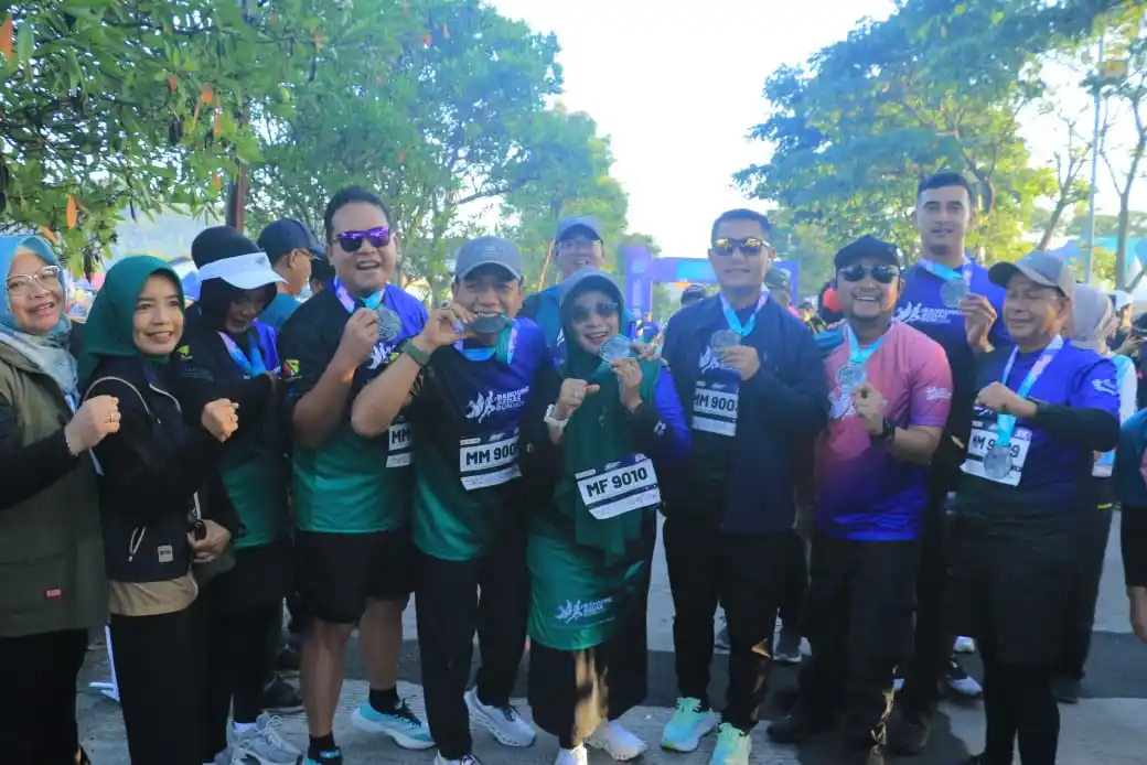 Bupati Bandung, Dadang Supriatna saat acara Bandung Bedas Run 2025 yang berlangsung di Stadion Si Jalak Harupat Kecamatan Kutawaringin Kabupaten Bandung, Jawa Barat, pada Minggu (7/9/2025) pagi. (Foto: Dok/Diskominfo Kabupaten/Ist).