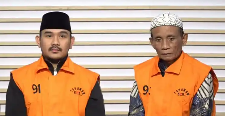 Bupati Kabupaten Bekasi, Ade Kuswara Kunang, dan HM Kunang yang merupakan Kepala Desa Sukadami sekaligus ayah dari Bupati Ade (Foto: Dok/MI)