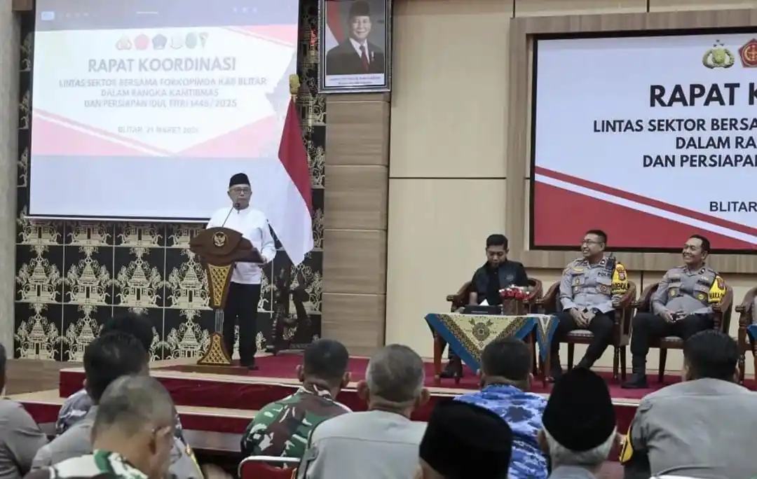 Bupati Blitar Rijanto saat menyampaikan sambutan saat Rakor di Aula Candi Penataran,  Kantor Bupati Blitar (Foto: Dok MI/JK)