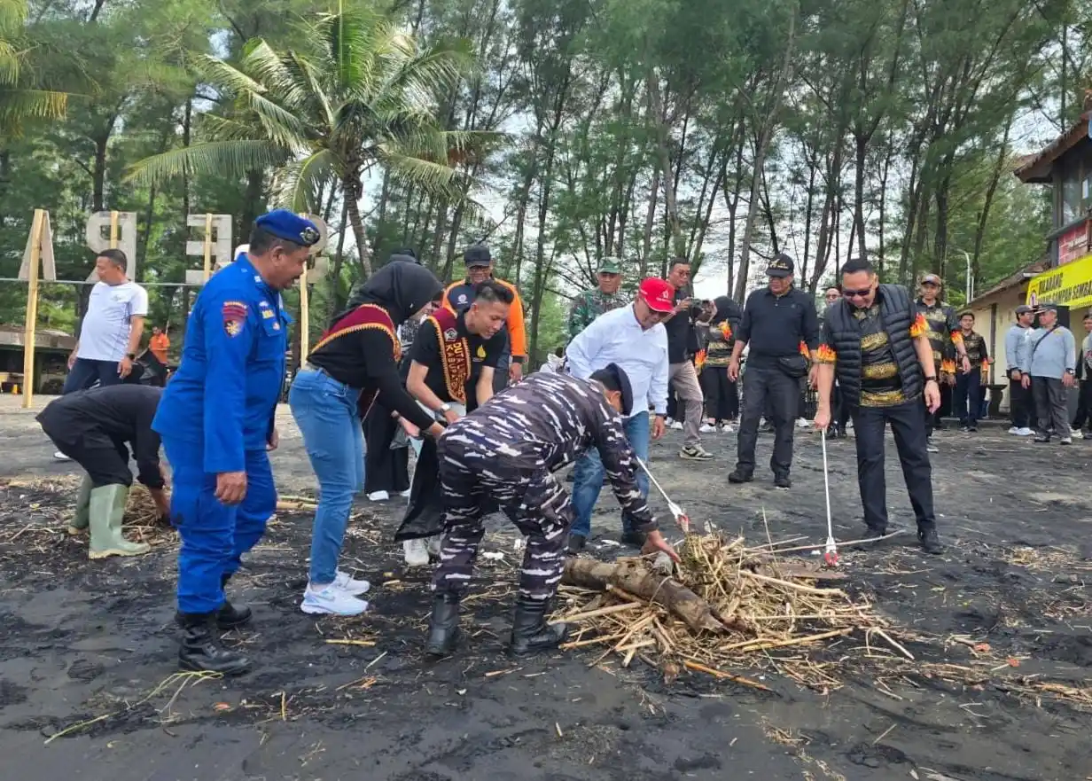 Suasana saat kegiatan di Pantai Serang, Kecamatan Panggungrejo, Kabupaten Blitar (Foto: Dok MI/Joko Prasetyo)