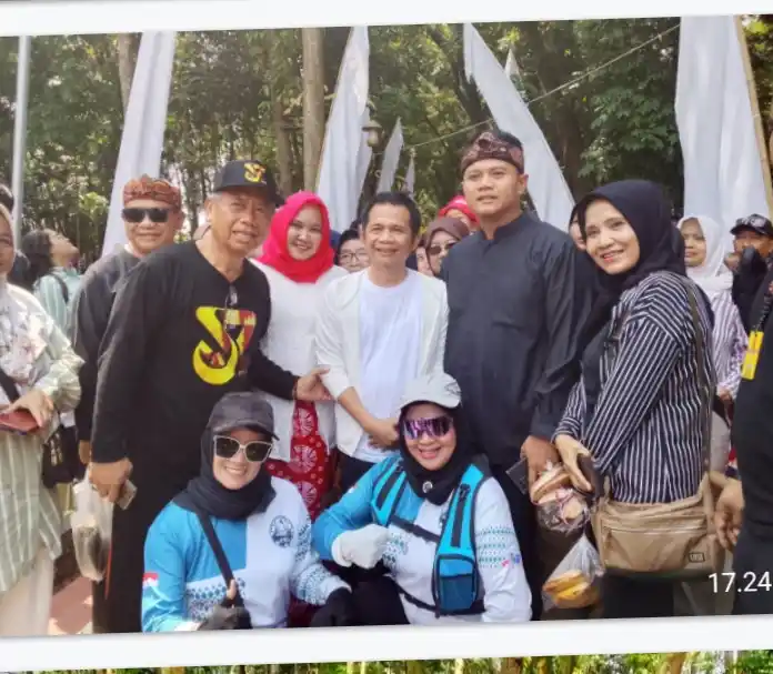 Bupati Purwakarta Saepul Bahri Binzein (baju putih) dan jajarannya. Foto: Dok MI/Koswara