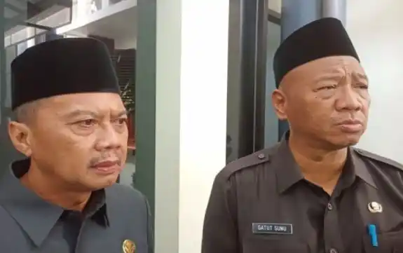 Bupati Tulungagung Gatut Sunu Wibowo (Kanan) dan Sekretaris Daerah Tri Hariadi (Kiri) (Foto: Repro)