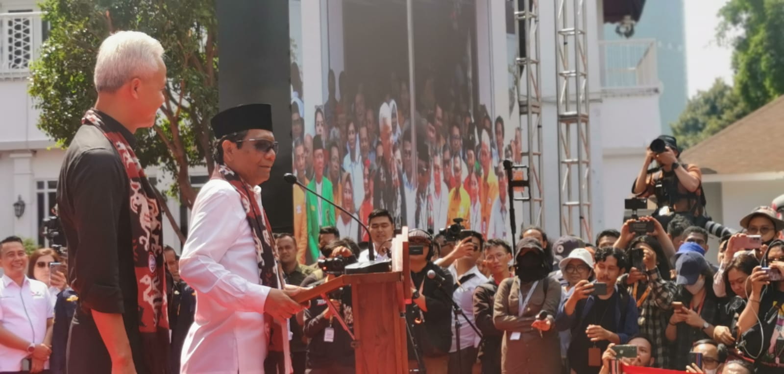 Ganjar Pranowo dan Mahfud MD [Foto: MI/Dhanis]