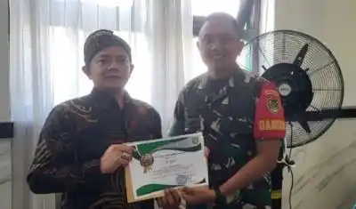 Dandim 0619 Purwakarta Letkol Inf Ardha Cairova Pariputra dan H Eep Supriyadi (Foto: Istimewa/MI)