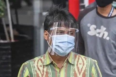 Pengacara Daniel Tonapa Masiku usai diperiksa di gedung KPK, Jakarta, Selasa (19/1/2021). Daniel Tonapa Masiku diperiksa penyidik KPK sebagai saksi untuk tersangka Harun Masiku pada perkara kasus dugaan suap kepada kepada eks Komisioner KPU Wahyu Setiawan terkait pergantian antar waktu (PAW) anggota DPR RI periode 2019-2024.