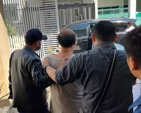 Tim Intelijen Kejaksaan Agung (Satgas SIRI) bersama dengan Tim Intelijen Kejaksaan Tinggi Jawa Timur berhasil mengamankan buronan asal Kejaksaan Negeri Surabaya atas nama David Setiadi