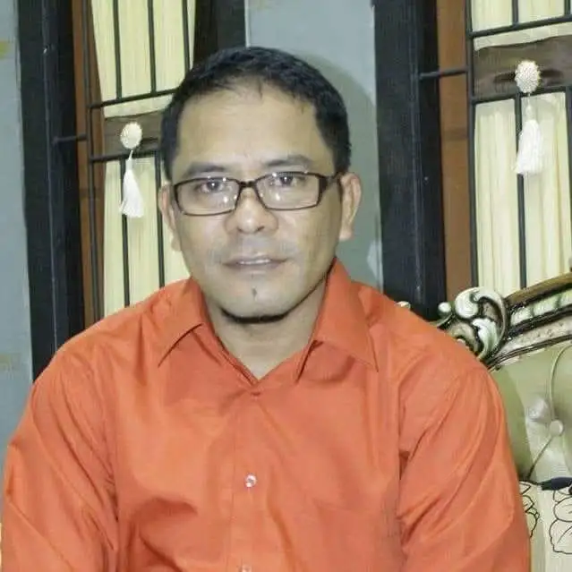 Mukhtar A. Adam - Akademisi Universitas Khairun Ternate