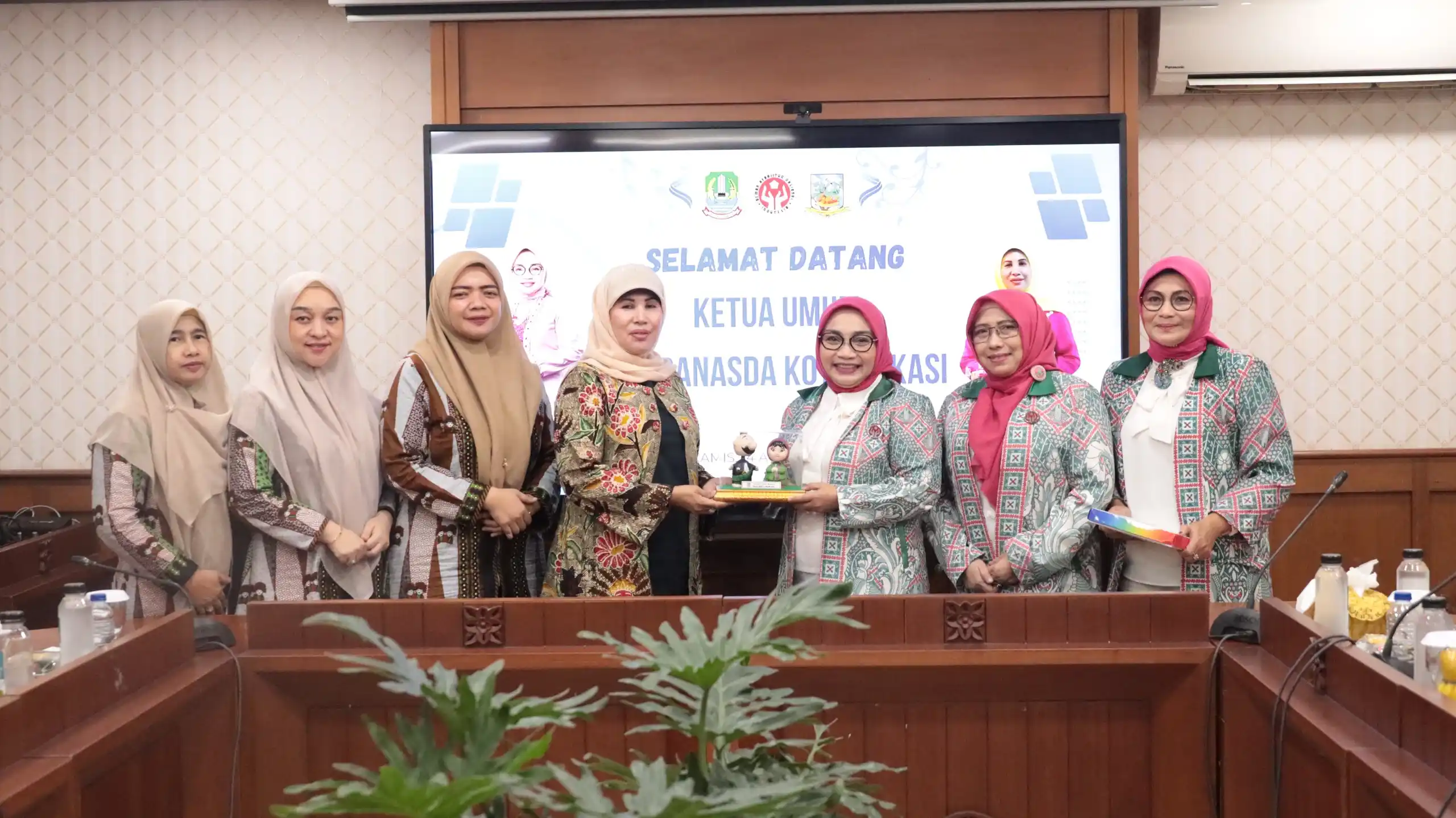 Dekranasda Kota Bekasi Studi Tiru ke Dekranasda Jakarta Selatan (Foto: Dokpin)